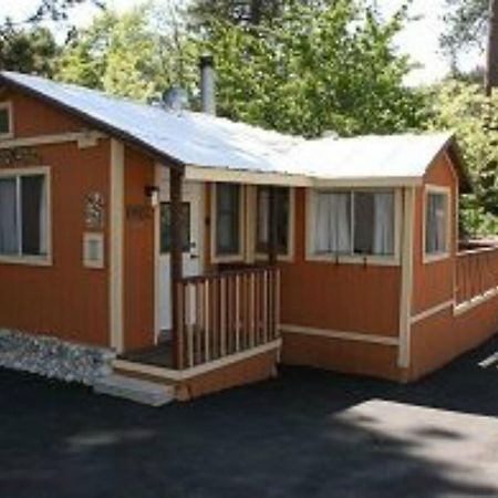 Crestline Sleepy Hollow Cabins And Hotel מראה חיצוני תמונה