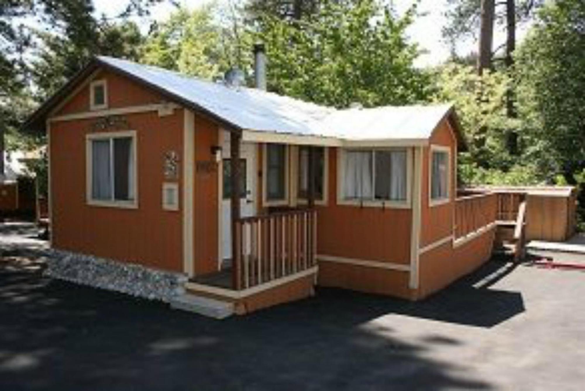 Crestline Sleepy Hollow Cabins And Hotel מראה חיצוני תמונה