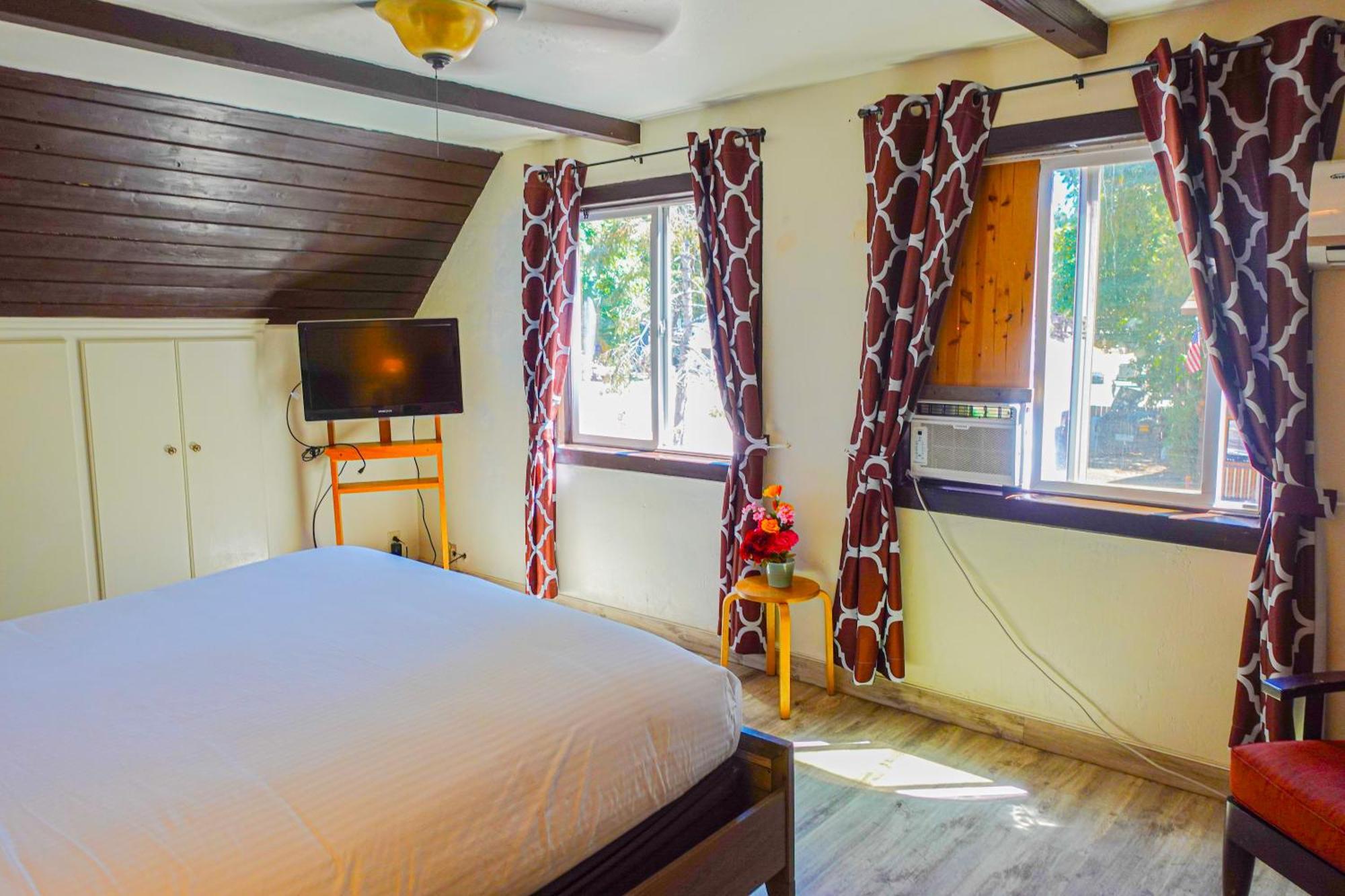 Crestline Sleepy Hollow Cabins And Hotel מראה חיצוני תמונה