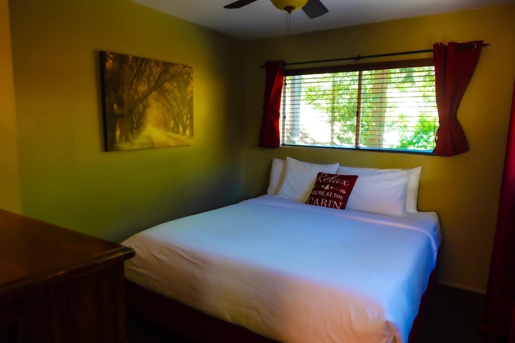 Crestline Sleepy Hollow Cabins And Hotel מראה חיצוני תמונה
