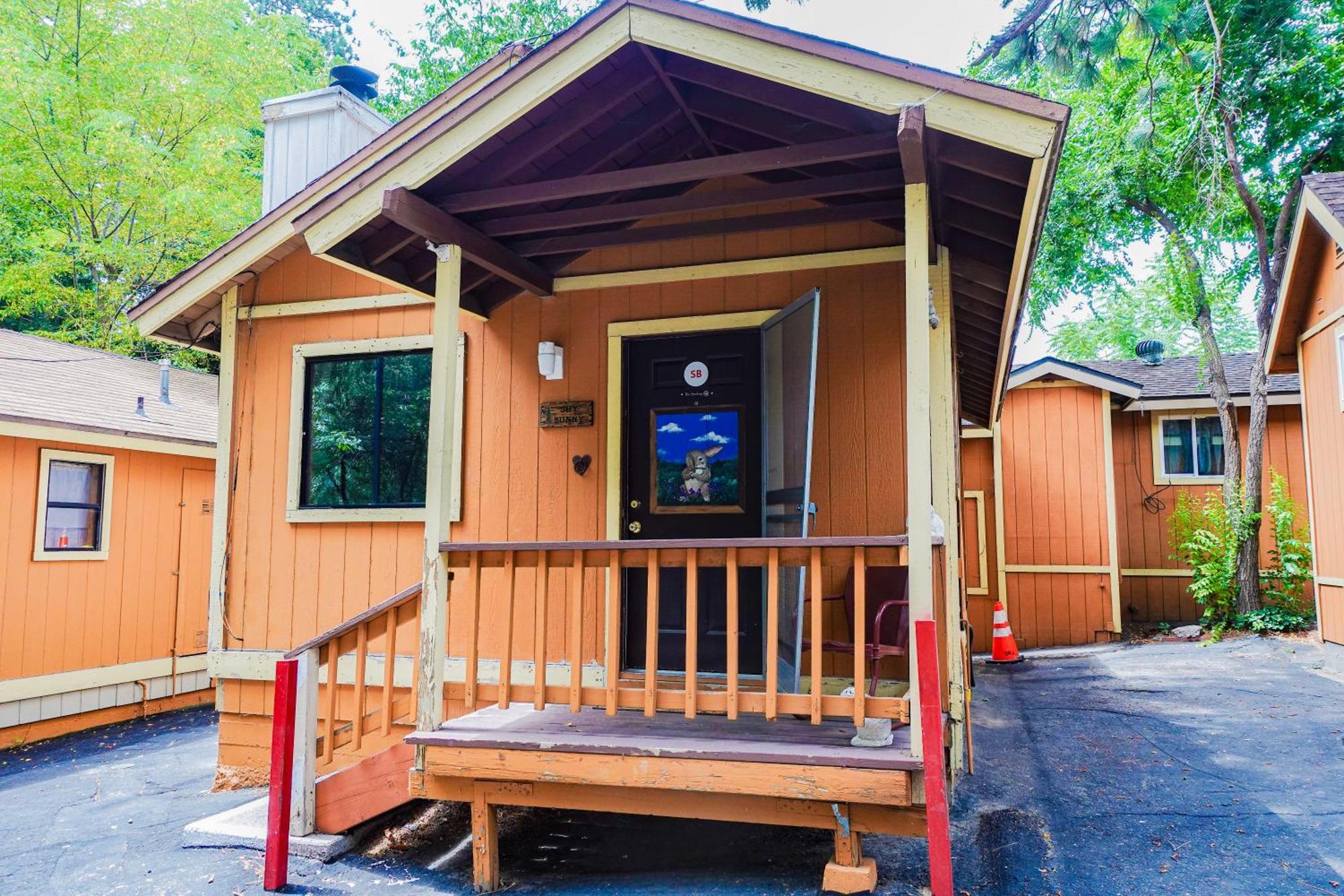 Crestline Sleepy Hollow Cabins And Hotel מראה חיצוני תמונה