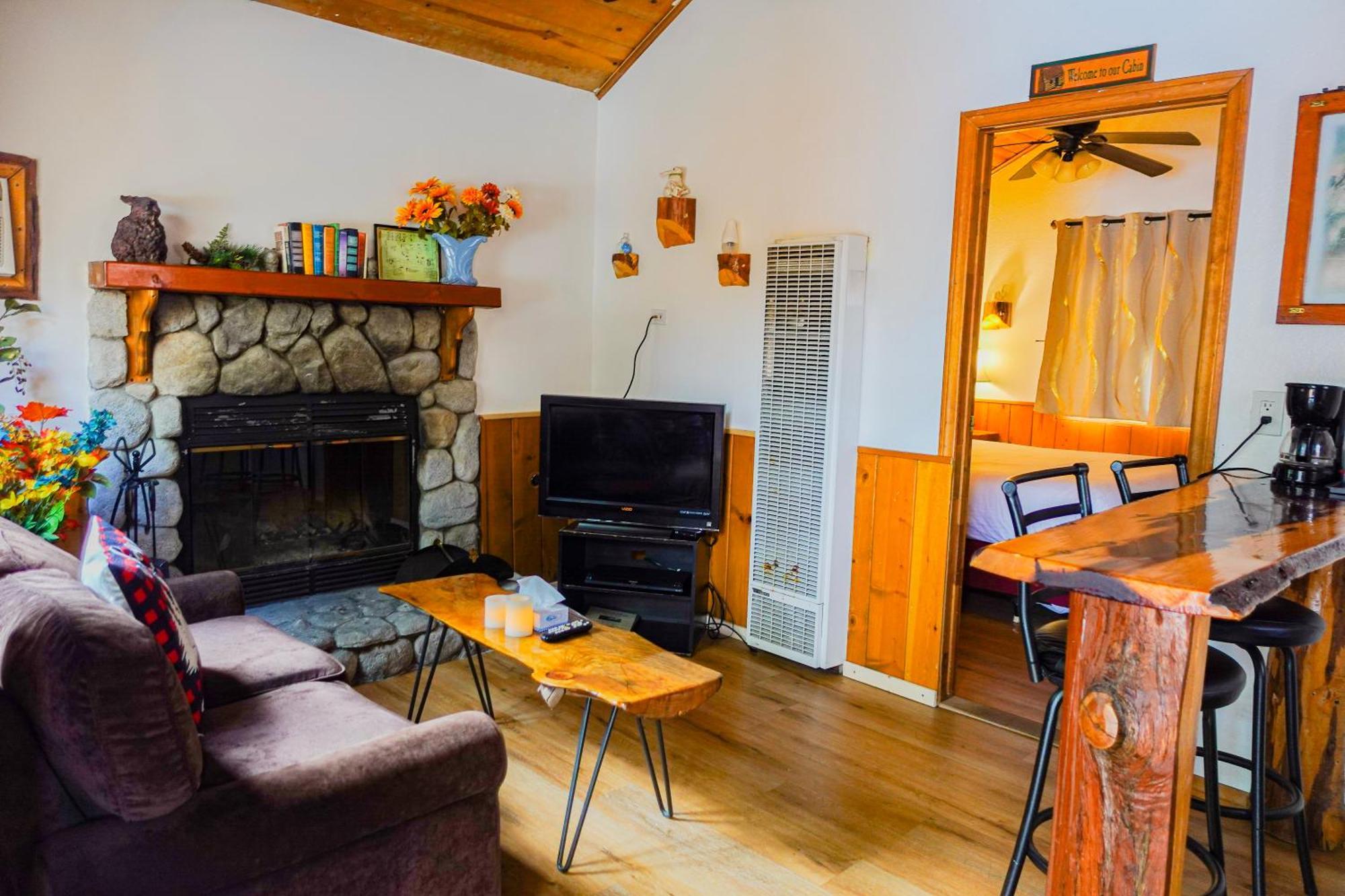 Crestline Sleepy Hollow Cabins And Hotel מראה חיצוני תמונה