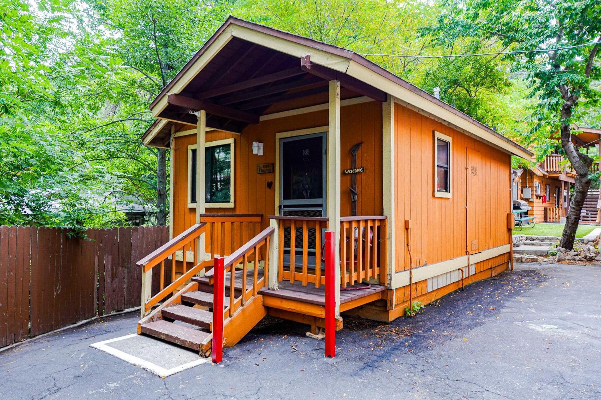 Crestline Sleepy Hollow Cabins And Hotel מראה חיצוני תמונה