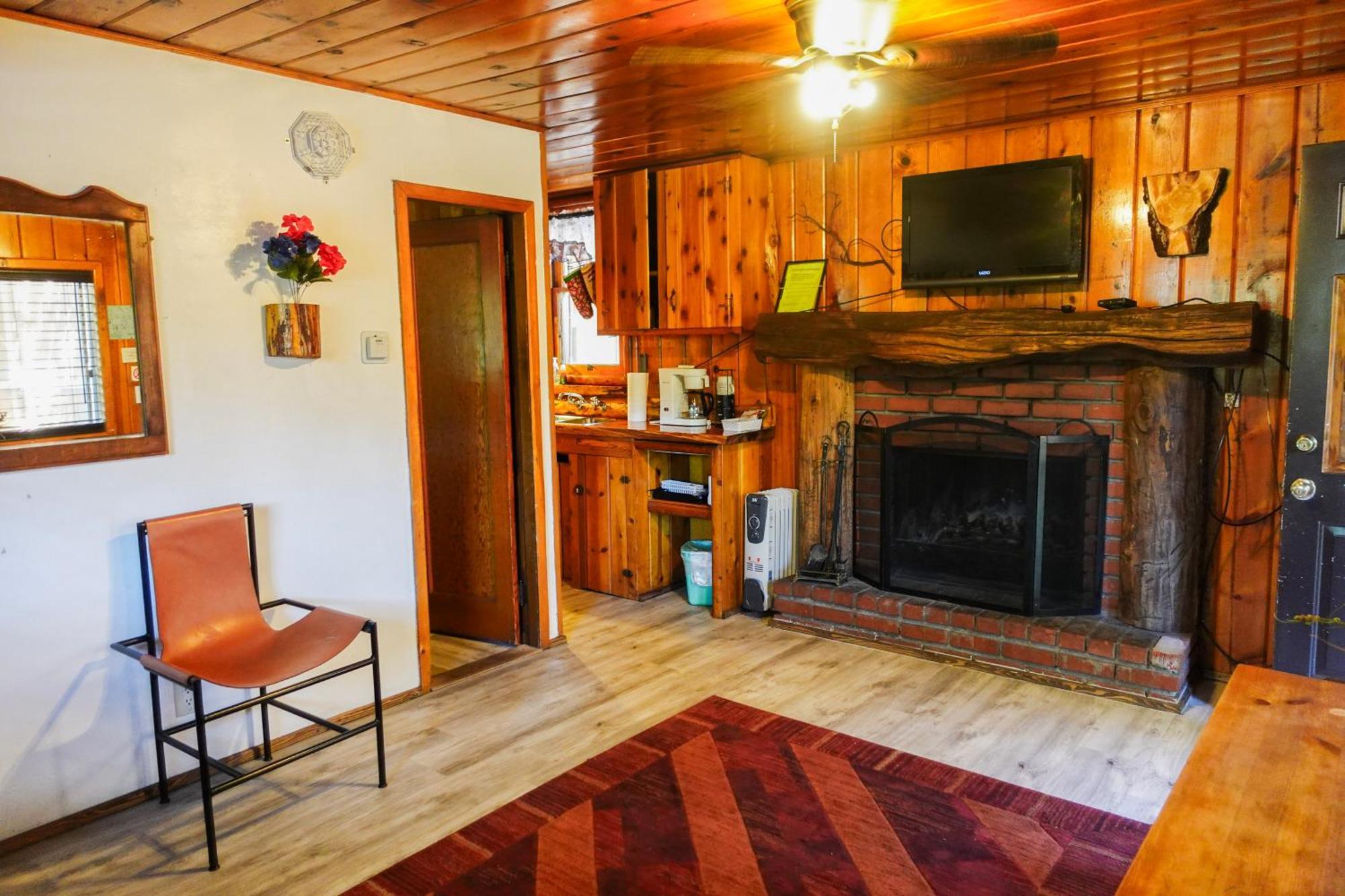 Crestline Sleepy Hollow Cabins And Hotel מראה חיצוני תמונה