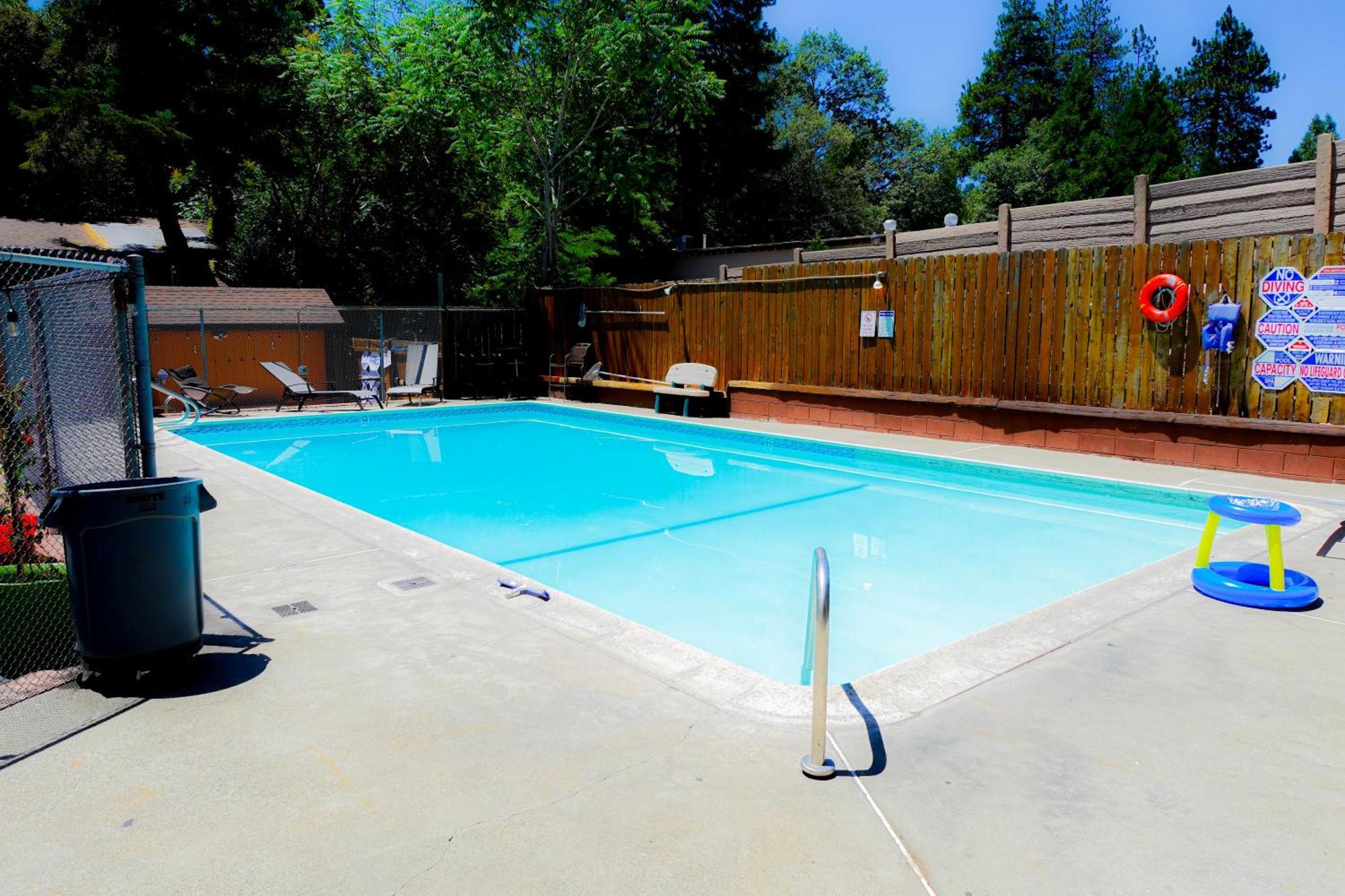 Crestline Sleepy Hollow Cabins And Hotel מראה חיצוני תמונה