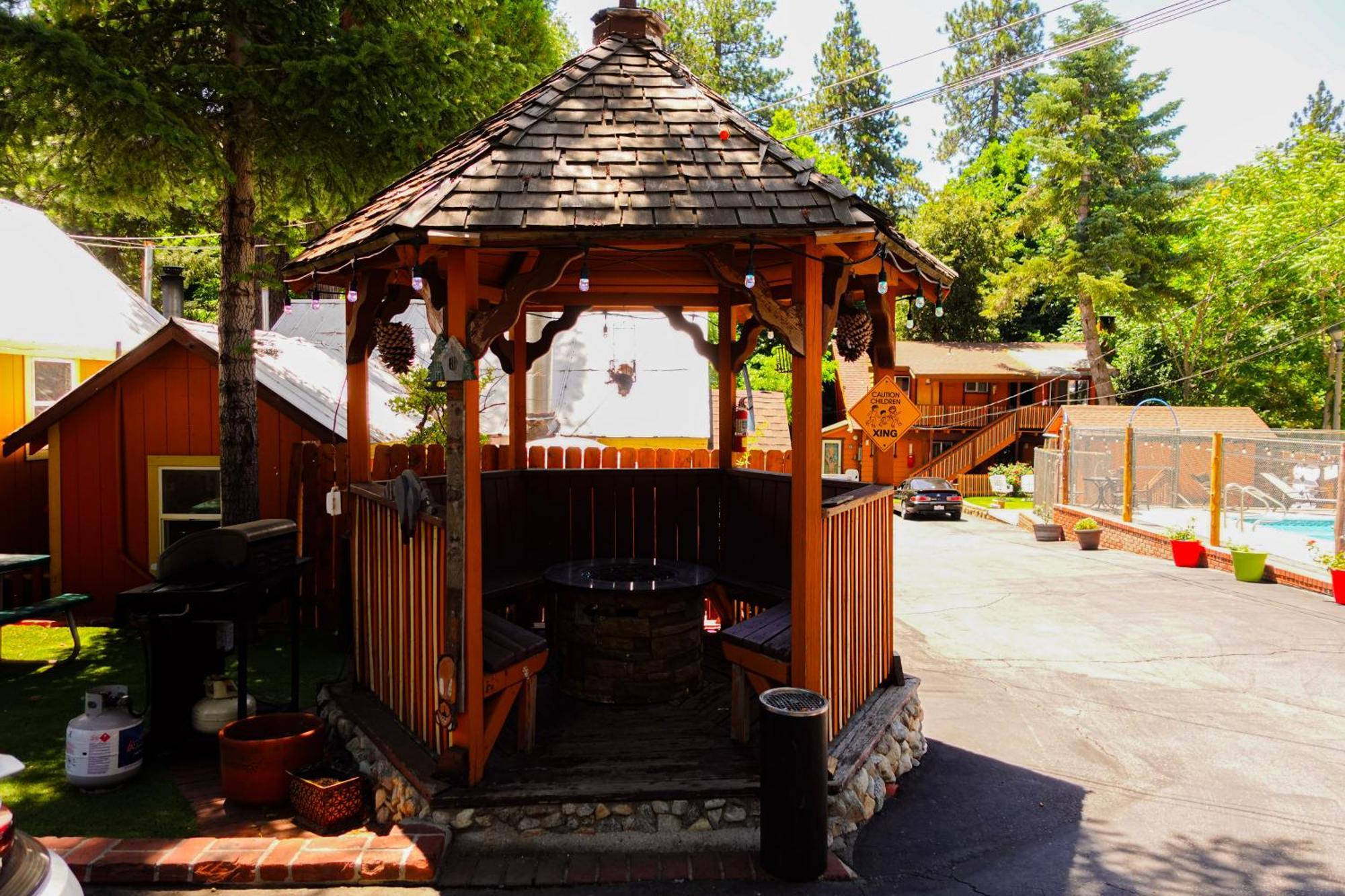 Crestline Sleepy Hollow Cabins And Hotel מראה חיצוני תמונה